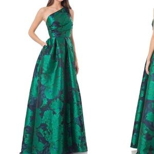 Carmen Marc valvo green and navy gown
